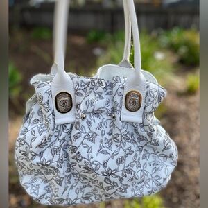 Gilda Tonneli 
Elegant Italian White and Black Patterned Women's Bag